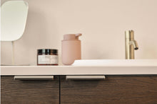 Carregar imagem no visualizador da galeria, Brushed Bronze "Edge Straight" Tab Drawer Pulls