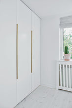 Carregar imagem no visualizador da galeria, Brushed Bronze "Edge Straight" Tab Drawer Pulls