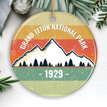 Carregar imagem no visualizador da galeria, Vintage Grand Teton National Park Ornament