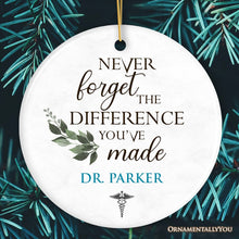 Carregar imagem no visualizador da galeria, Medical Worker Personalized Gift Inspirational Quote Ornament, Doctors, Nurses and Paramedics Keepsake
