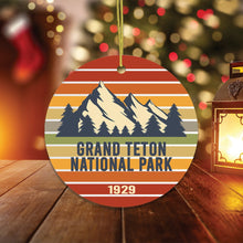 Carregar imagem no visualizador da galeria, Vintage Grand Teton National Park Ornament