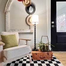 Carregar imagem no visualizador da galeria, Modern Scalloped Base Floor Lamp