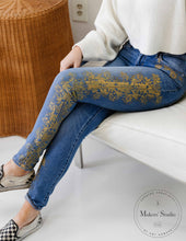 Carregar imagem no visualizador da galeria, Floral Damask - Mesh Stencil 12x12