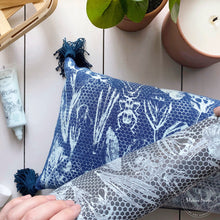 Cargar imagen en el visor de la galería, Flowers and Insects - Mesh Stencil - 12x12