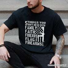 Carregar imagem no visualizador da galeria, 5 Things You Don’t Mess With Dad T-Shirt, Black and White Patriotic Father Tee with Bold Statement