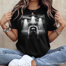 Carregar imagem no visualizador da galeria, Funny Raccoon UFO T-Shirt, Unisex Black Tee for Space Lover