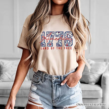Carregar imagem no visualizador da galeria, Retro America 1776 Floral T-Shirt, Land of the Free Patriotic Tee