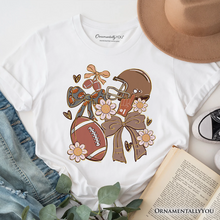 Carregar imagem no visualizador da galeria, Football Mom Coquette Bow Daisy T-Shirt, Retro Fall Game Day Preppy Tee