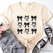 Cargar imagen en el visor de la galería, Coquette Skulls and Bows T-Shirt, Gothic Halloween Tee for Stylish Women