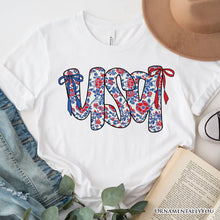Carregar imagem no visualizador da galeria, Floral USA Patriotic T-Shirt, 4th of July White, Natural and Black Tee for Stylish Women