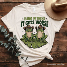 Carregar imagem no visualizador da galeria, Hang In There It Gets Worse T-Shirt, White and Natural Funny Frog Tee with Dark Millennial Humor