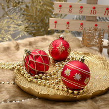 Carregar imagem no visualizador da galeria, Red and Gold Unique Shatterproof Ornament Bauble Set