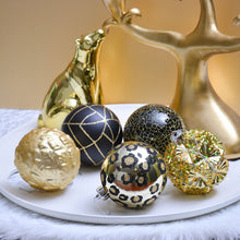 Carregar imagem no visualizador da galeria, Vogue Black and Gold Ornament Set, Stylish Tree Set of 16 Glittery Baubles