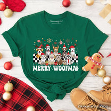 Carregar imagem no visualizador da galeria, Merry Woofmas Dog Mama T‑Shirt, Dogs With Santa Hats Christmas Tee