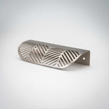 Cargar imagen en el visor de la galería, Frond, Solid Brass Edge Pulls