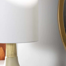Carregar imagem no visualizador da galeria, Gattaran Ivory & White Table Lamp