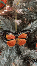 Carregar imagem no visualizador da galeria, Monarch Butterfly Glass Christmas Ornament