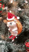 Carregar imagem no visualizador da galeria, Skiing Hedgehog Christmas Glass Ornament