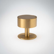 Cargar imagen en el visor de la galería, Gateau, Solid Brass Knobs