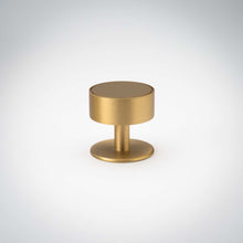 Cargar imagen en el visor de la galería, Gateau, Solid Brass Knobs
