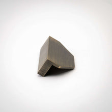 Cargar imagen en el visor de la galería, Alto, Solid Brass Half Hex Pulls