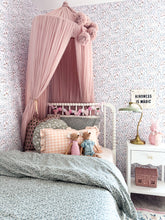 Carregar imagem no visualizador da galeria, Primrose Wallpaper by Melissa Johnson Design