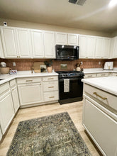 Carregar imagem no visualizador da galeria, Gibson Stone Backsplash