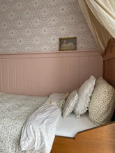 Carregar imagem no visualizador da galeria, Louise Wallpaper by Ali Anni