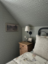 Carregar imagem no visualizador da galeria, Violet Wallpaper by Taddy Mikelaites