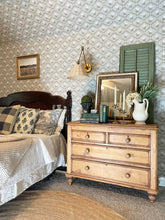 Carregar imagem no visualizador da galeria, Elise Wallpaper by Anna H Design