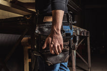 Carregar imagem no visualizador da galeria, AWP L-903-1 TrapJaw Oil Tanned Leather Tool Rig