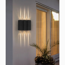 Carregar imagem no visualizador da galeria, Albiolo | Black Waterproof Outdoor Aluminum LED Wall Lamp