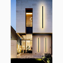 Carregar imagem no visualizador da galeria, Albizzate | Black Outdoor Waterproof Antirust Wall Lamp