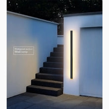 Carregar imagem no visualizador da galeria, Albizzate | Black Outdoor Waterproof Antirust Wall Lamp