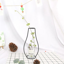 Carregar imagem no visualizador da galeria, Iron Line Table Vase