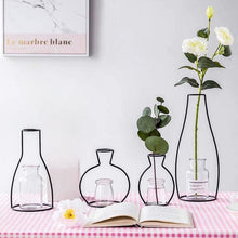 Carregar imagem no visualizador da galeria, Iron Line Table Vase