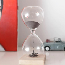 Carregar imagem no visualizador da galeria, Magnetic Sand Hourglass
