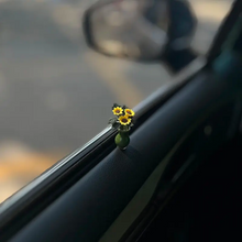 Carregar imagem no visualizador da galeria, Mini Sunflower Car Vase