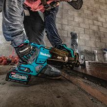Carregar imagem no visualizador da galeria, Makita GRJ02M1 40V max XGT® Brushless Cordless AVT® Orbital Recipro Saw Kit (4.0Ah)