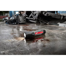 Carregar imagem no visualizador da galeria, Milwaukee 2160-21 USB Rechargeable 800L Compact Flashlight
