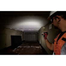 Carregar imagem no visualizador da galeria, Milwaukee 2162-21 REDLITHIUM USB 2,000L Slide Focus Flashlight