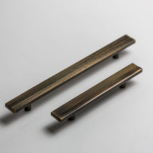 Cargar imagen en el visor de la galería, Rail, Antique Brass Cabinet Pulls