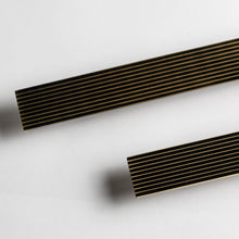 Cargar imagen en el visor de la galería, Rail, Antique Brass Cabinet Pulls