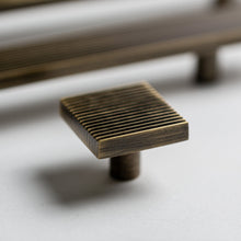 Cargar imagen en el visor de la galería, Rail, Antique Brass Cabinet Pulls