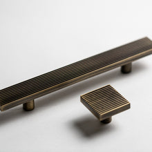 Cargar imagen en el visor de la galería, Rail, Antique Brass Cabinet Pulls