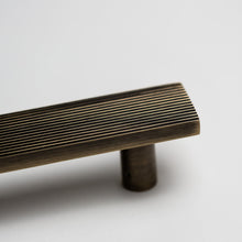 Cargar imagen en el visor de la galería, Rail, Antique Brass Cabinet Pulls