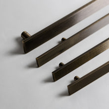 Cargar imagen en el visor de la galería, Rail, Antique Brass Cabinet Pulls