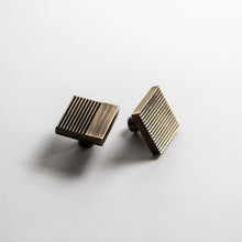 Cargar imagen en el visor de la galería, Rail, Solid Brass Knobs