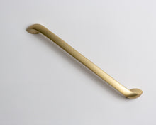 Cargar imagen en el visor de la galería, Twist, Solid Brass Cabinet Pulls