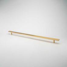 Cargar imagen en el visor de la galería, Auburn Pull – Cabinet Handles | Inspire Hardware